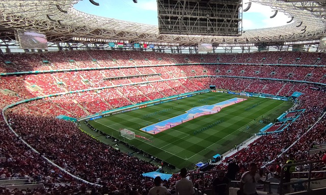 川媒:41637人!凤凰山入场观众创启用以来官方播报人数纪录.